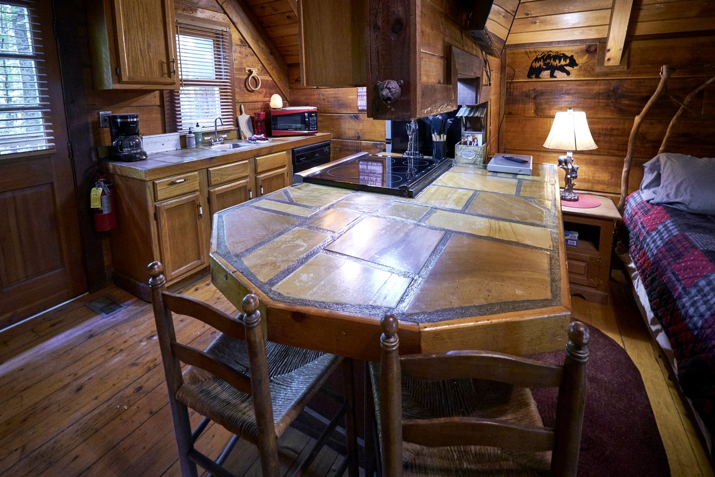 Rustic Secluded Cottage with Hot-tub in Sevierville, Tennessee