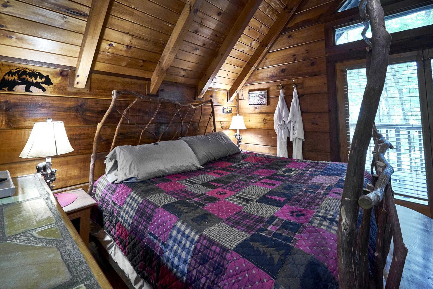 Rustic Secluded Cottage with Hot-tub in Sevierville, Tennessee