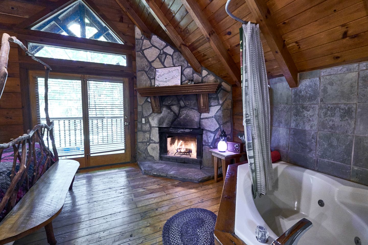 Rustic Secluded Cottage with Hot-tub in Sevierville, Tennessee
