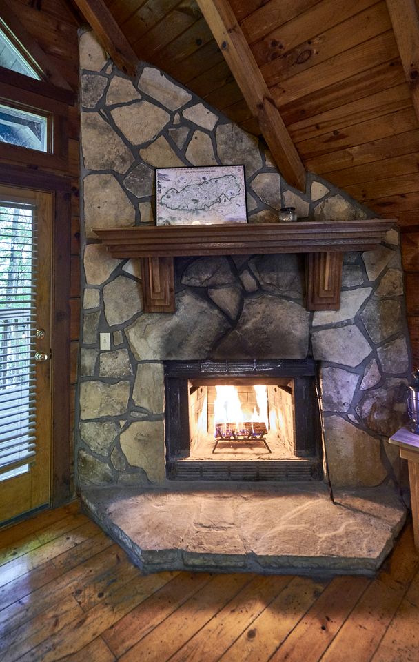 Rustic Secluded Cottage with Hot-tub in Sevierville, Tennessee