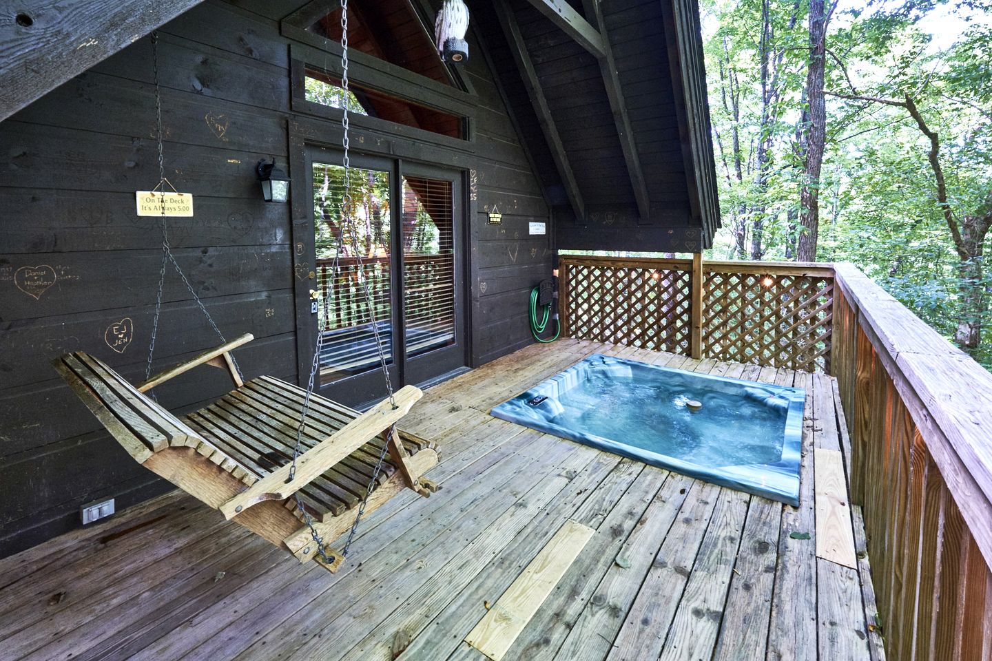 Rustic Secluded Cottage with Hot-tub in Sevierville, Tennessee