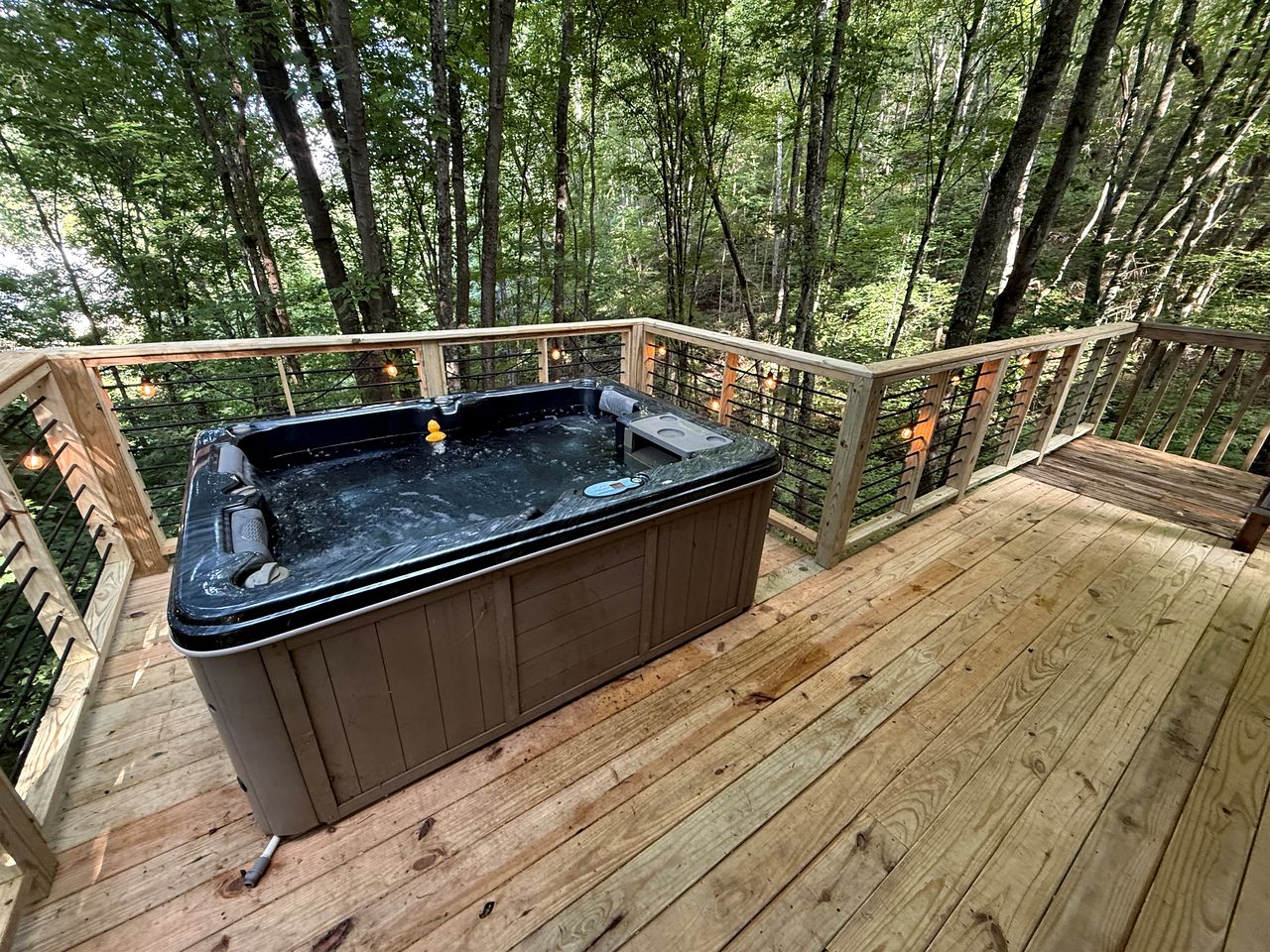 Rustic Secluded Cottage with Hot-tub in Sevierville, Tennessee
