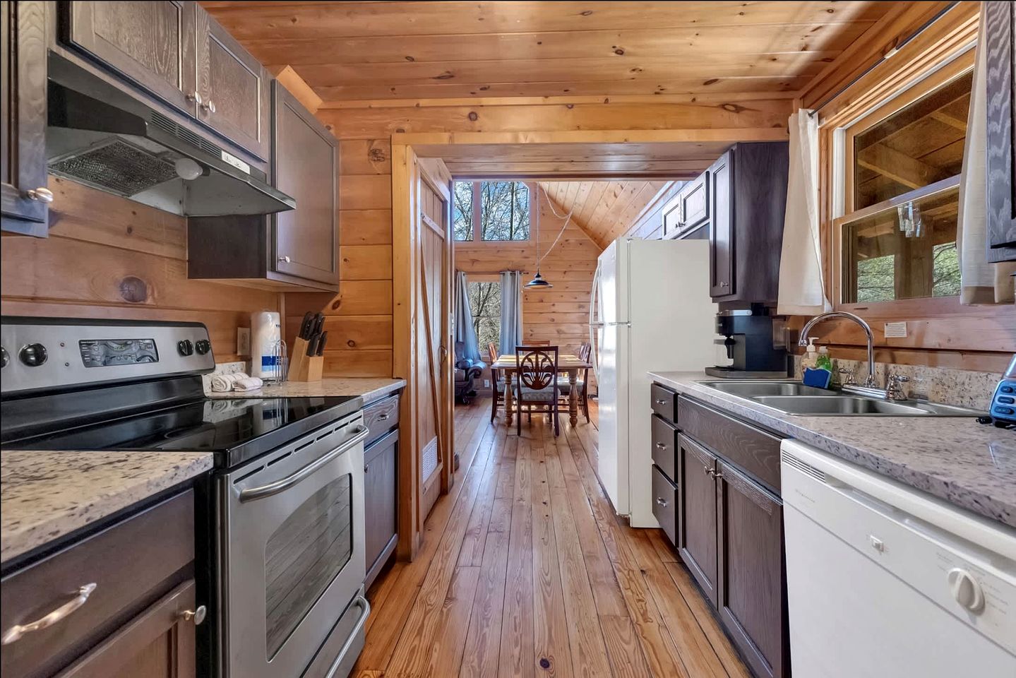 Rustic Smoky Mountain Cabin with Firepit & Game Room near Lake Douglas, Sevierville TN