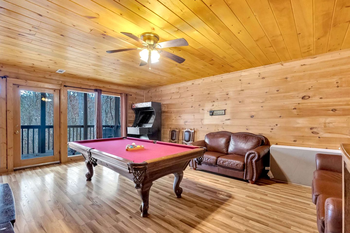 Rustic Smoky Mountain Cabin with Firepit & Game Room near Lake Douglas, Sevierville TN