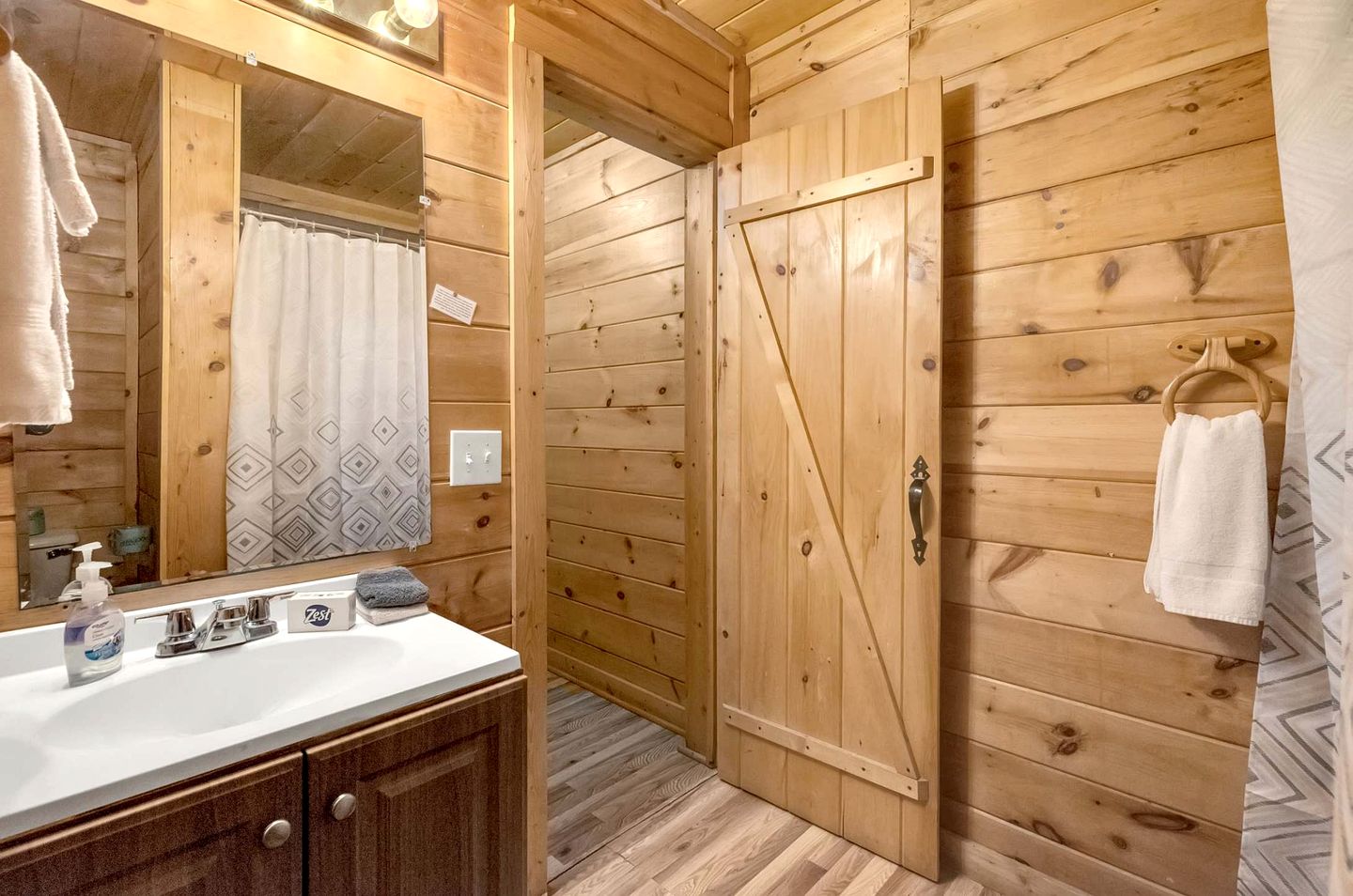 Rustic Smoky Mountain Cabin with Firepit & Game Room near Lake Douglas, Sevierville TN