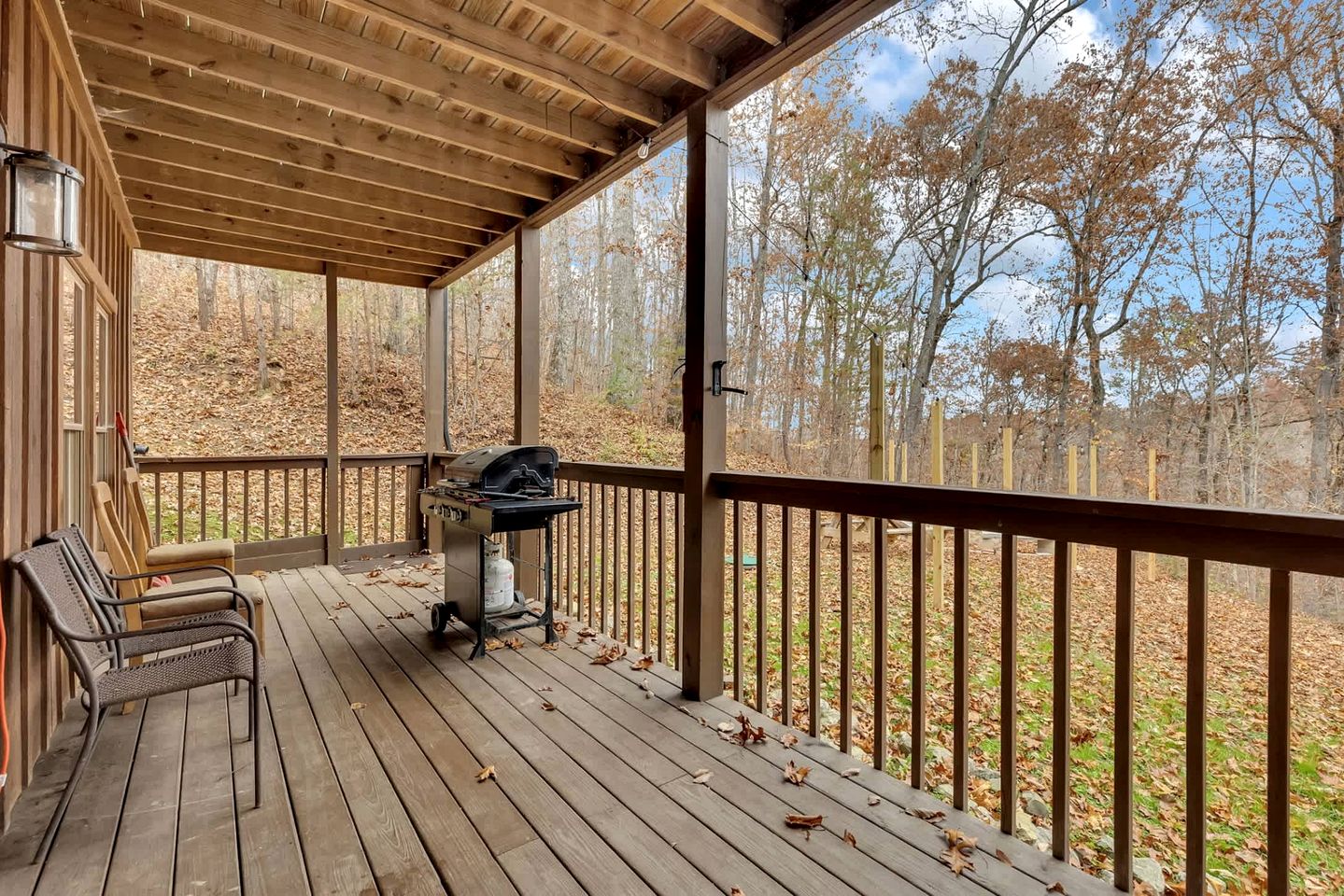Rustic Smoky Mountain Cabin with Firepit & Game Room near Lake Douglas, Sevierville TN