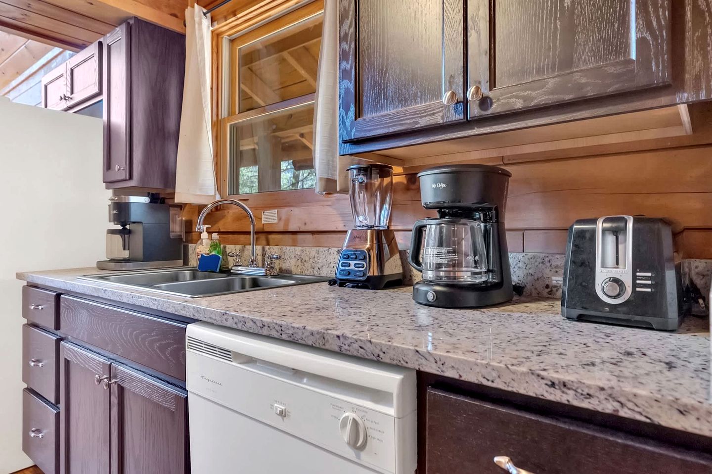 Rustic Smoky Mountain Cabin with Firepit & Game Room near Lake Douglas, Sevierville TN