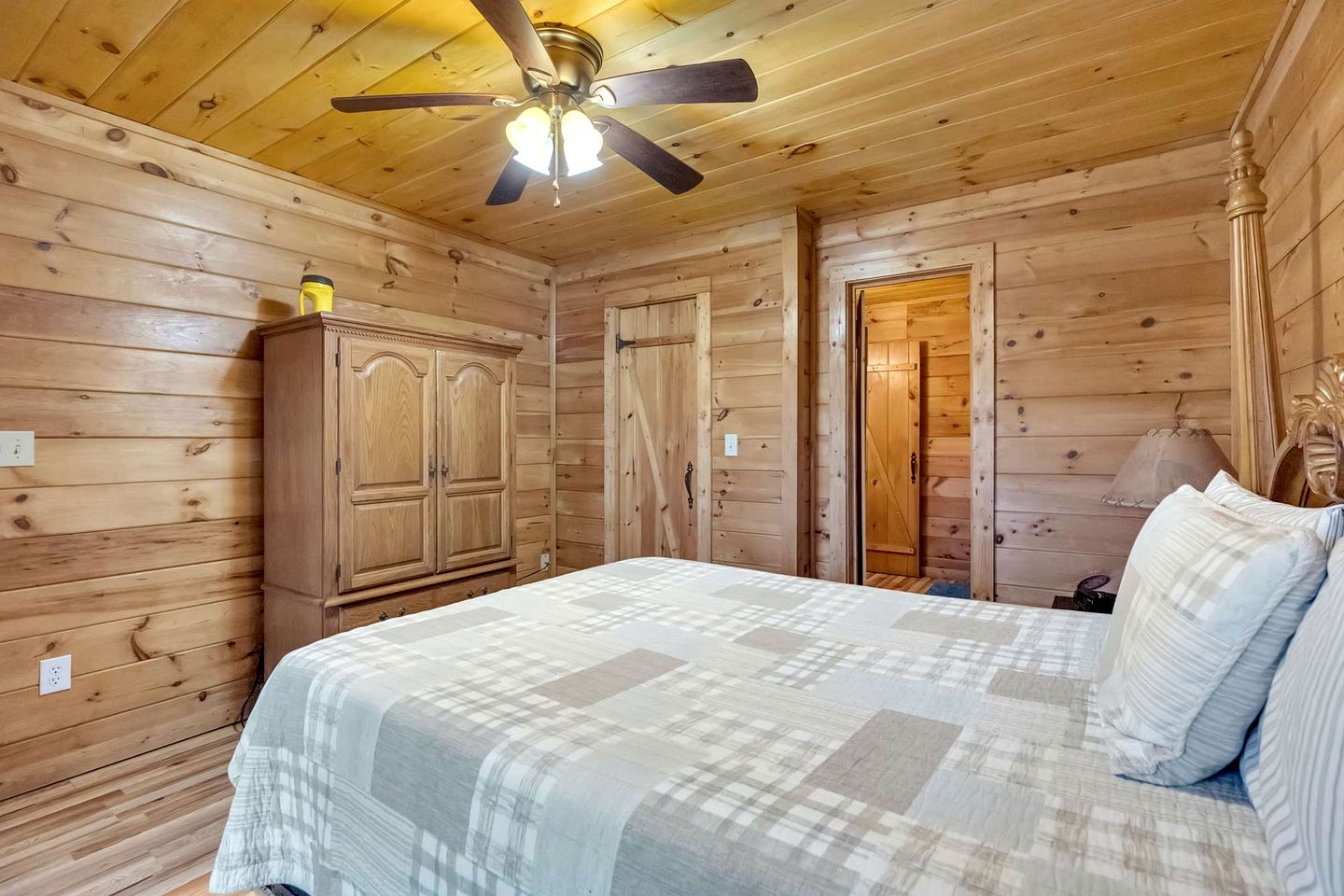 Rustic Smoky Mountain Cabin with Firepit & Game Room near Lake Douglas, Sevierville TN