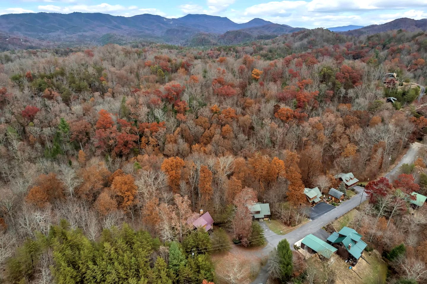 Rustic Smoky Mountain Cabin with Firepit & Game Room near Lake Douglas, Sevierville TN