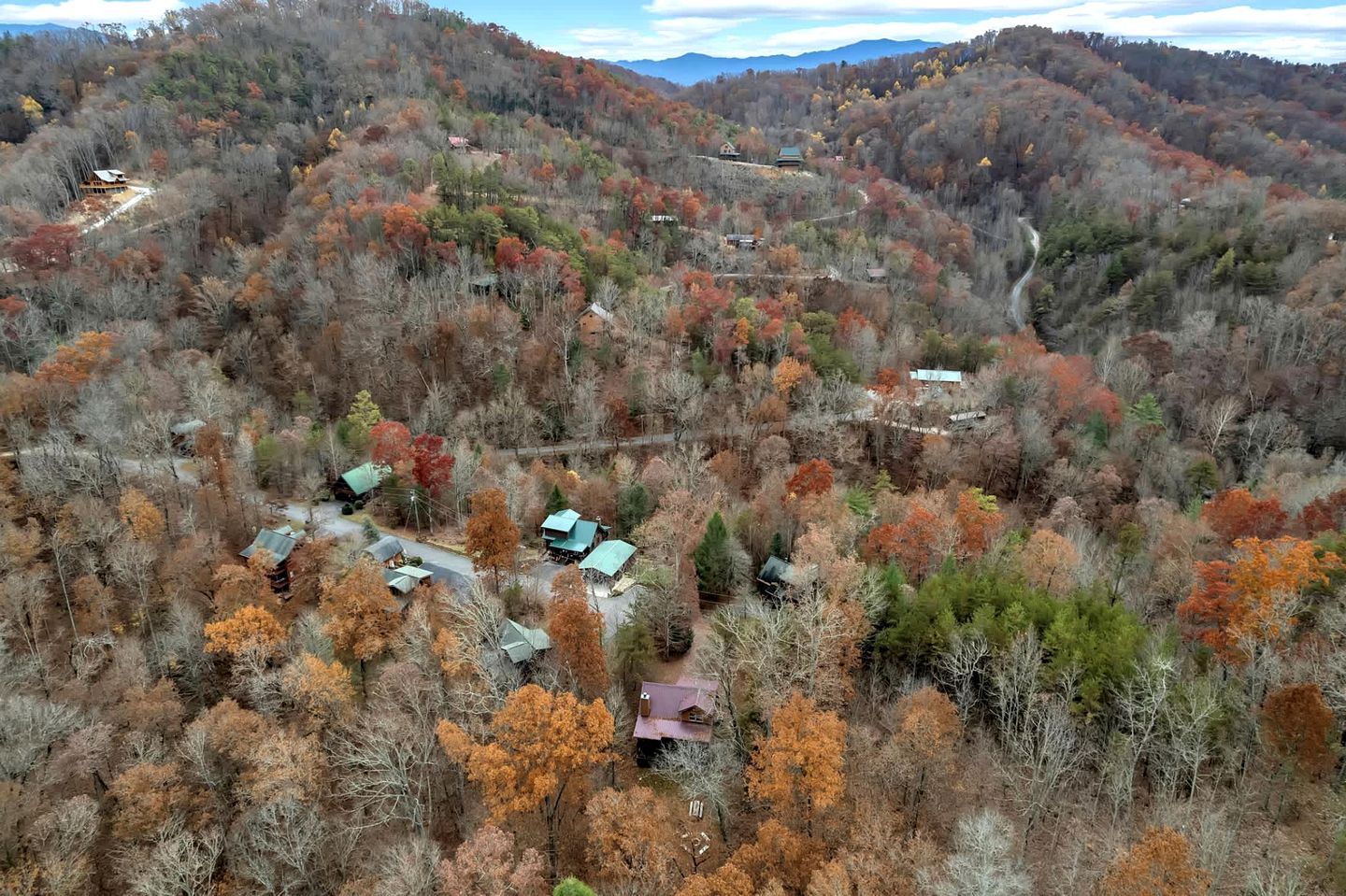 Rustic Smoky Mountain Cabin with Firepit & Game Room near Lake Douglas, Sevierville TN