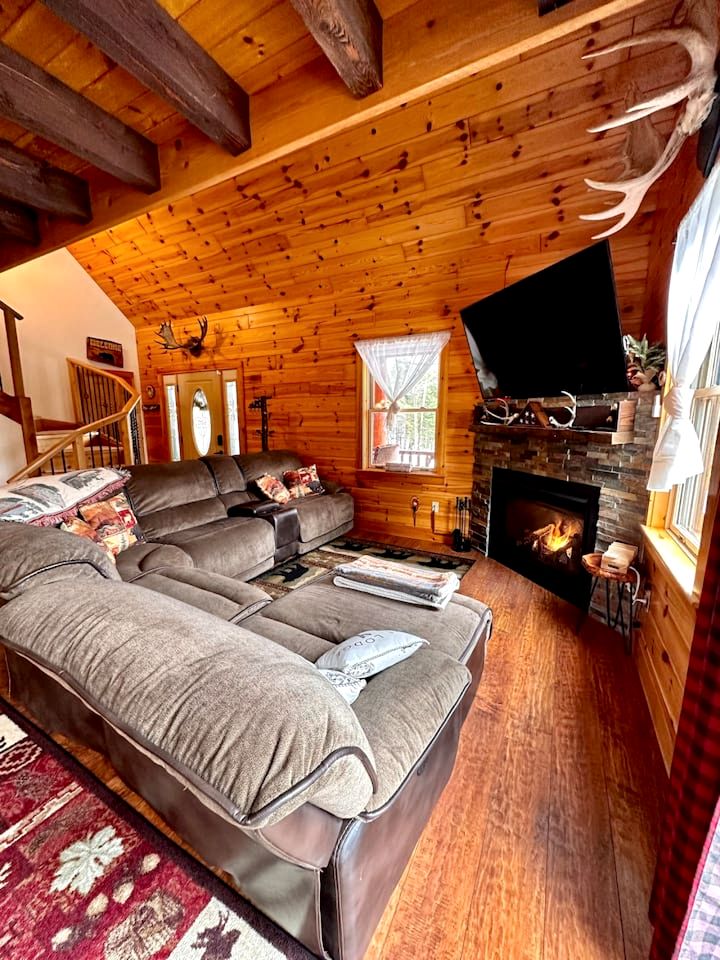 Rustic Spacious Cabin with Cozy Indoor and Outdoor in Maine