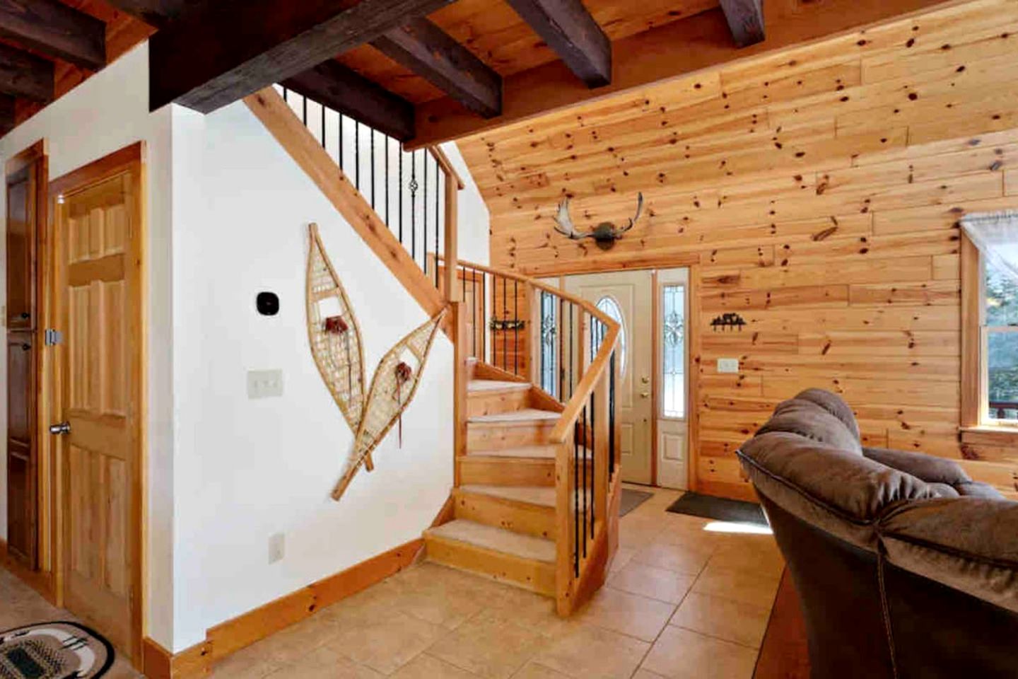 Rustic Spacious Cabin with Cozy Indoor and Outdoor in Maine