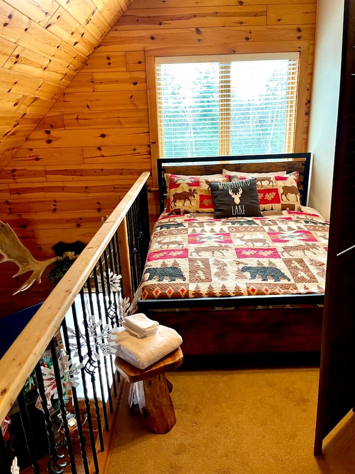 Rustic Spacious Cabin with Cozy Indoor and Outdoor in Maine