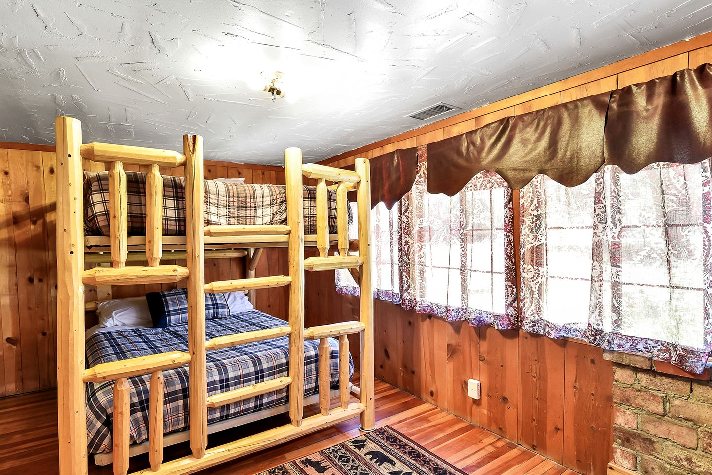 Authentic One Hundred Year Old Log Cabin in the Kaibab Forest, near the Grand Canyon, Arizona