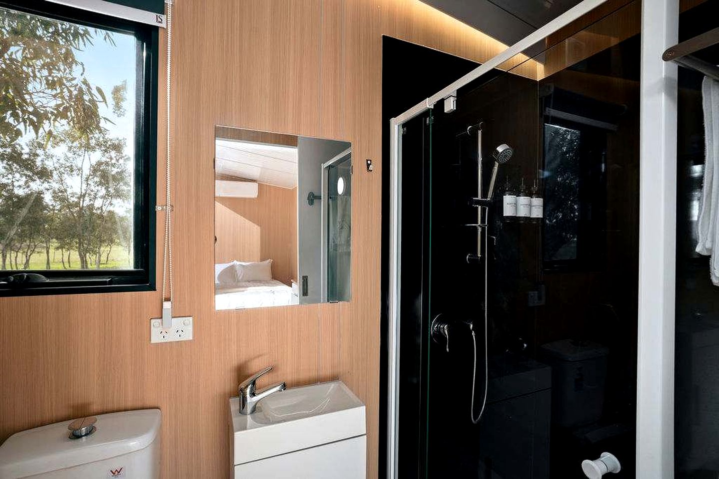 Rustic Tiny House Farm Stay Surrounded by Nature near Pyrenees Wine Region, Victoria