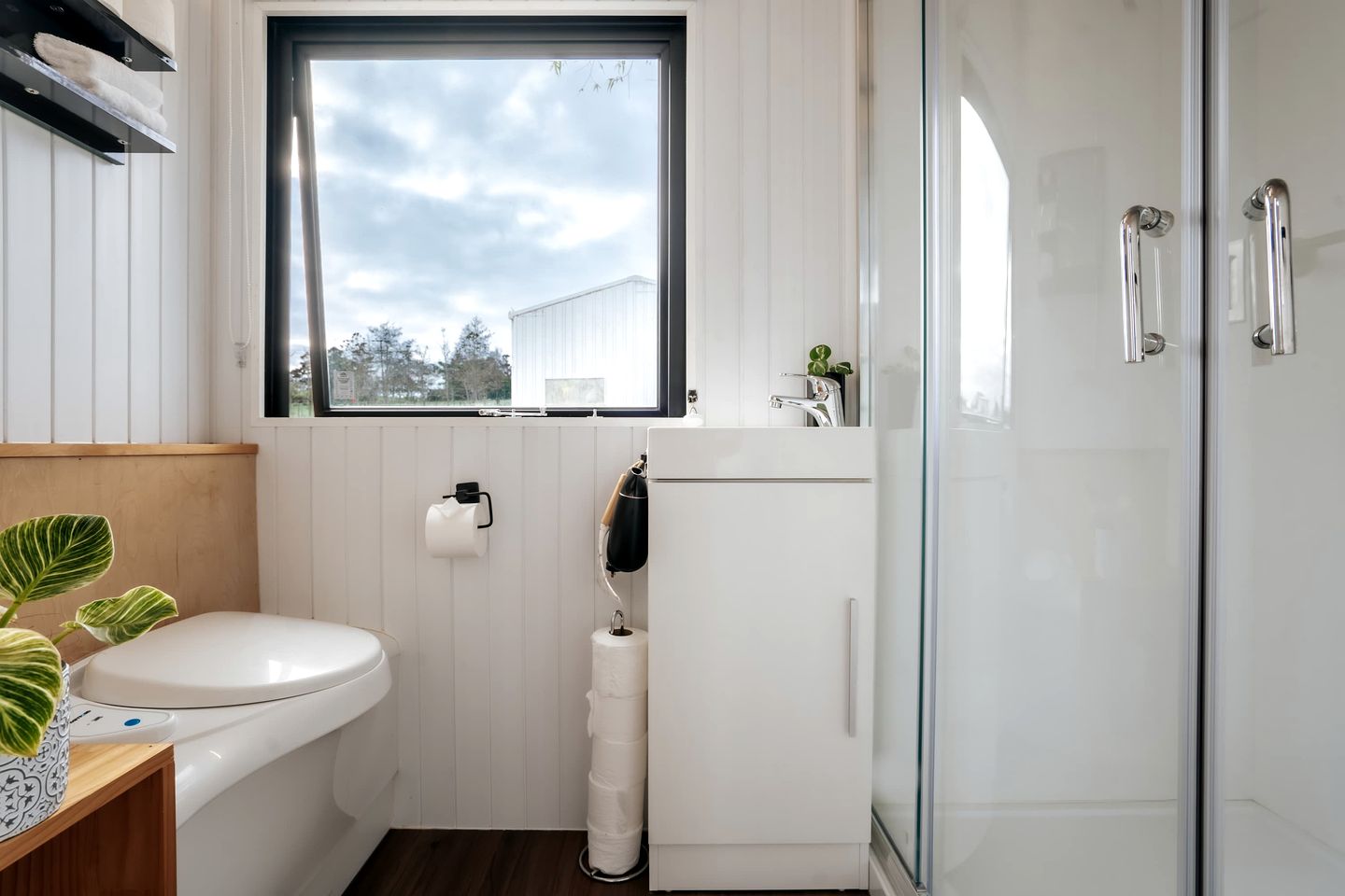 Rustic Tiny House with Outstanding Farmlands Views and Wildlife in North Island, New Zealand