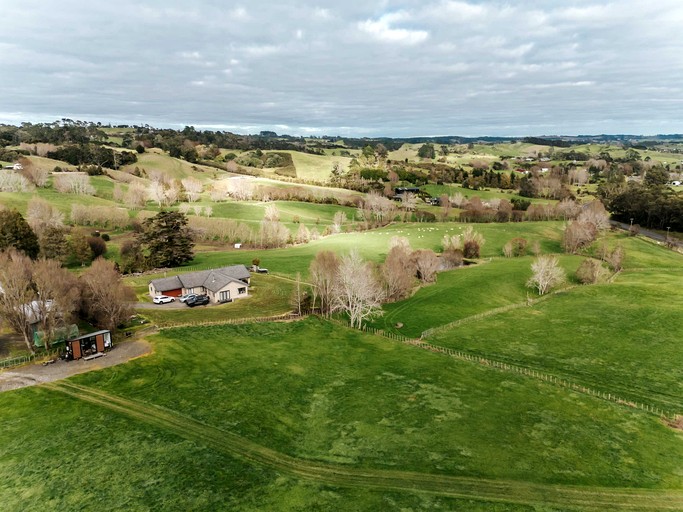 Tiny Houses (New Zealand, Dairy Flat, North Island)