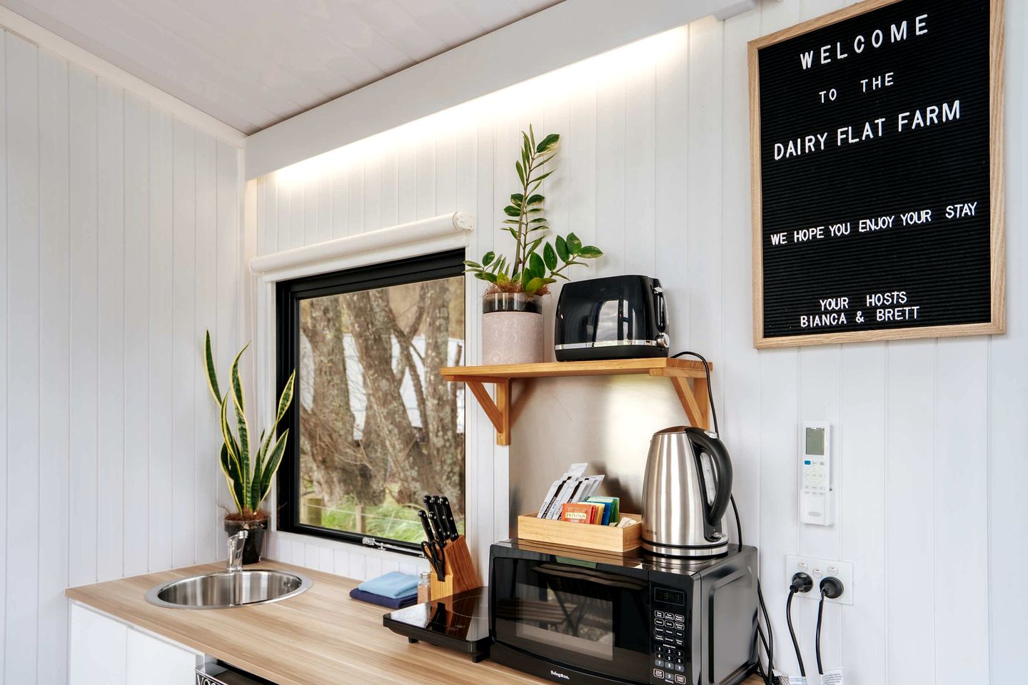 Rustic Tiny House with Outstanding Farmlands Views and Wildlife in North Island, New Zealand
