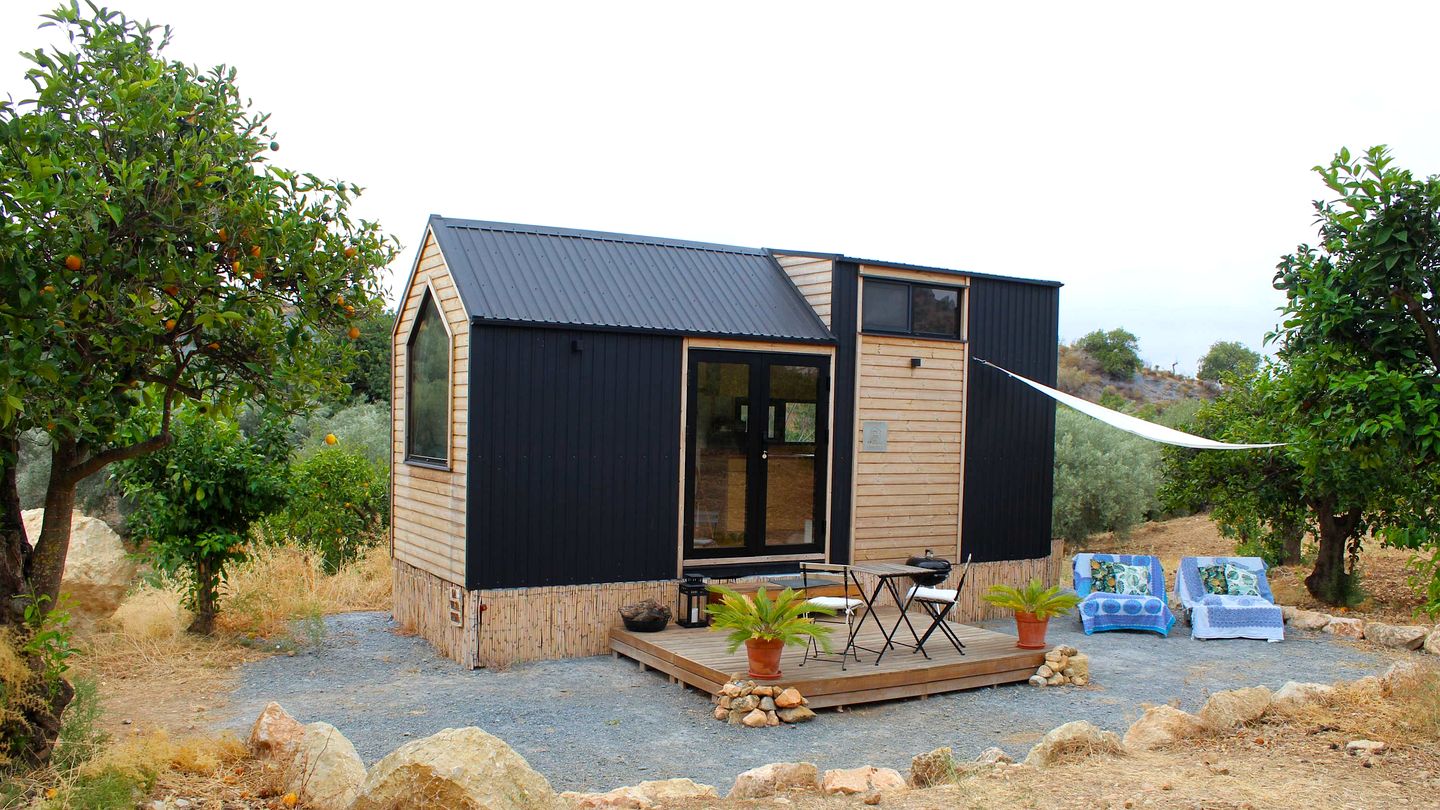 Rustic Tiny House with Spectacular Valley Views and Pool in Bermejo, Andalucía