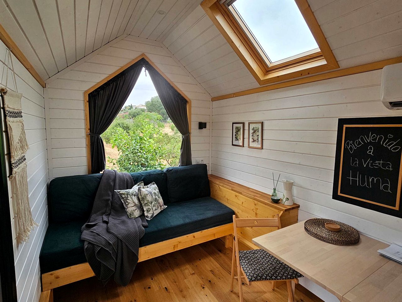 Rustic Tiny House with Spectacular Valley Views and Pool in Bermejo, Andalucía