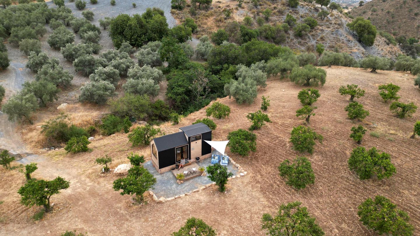 Rustic Tiny House with Spectacular Valley Views and Pool in Bermejo, Andalucía