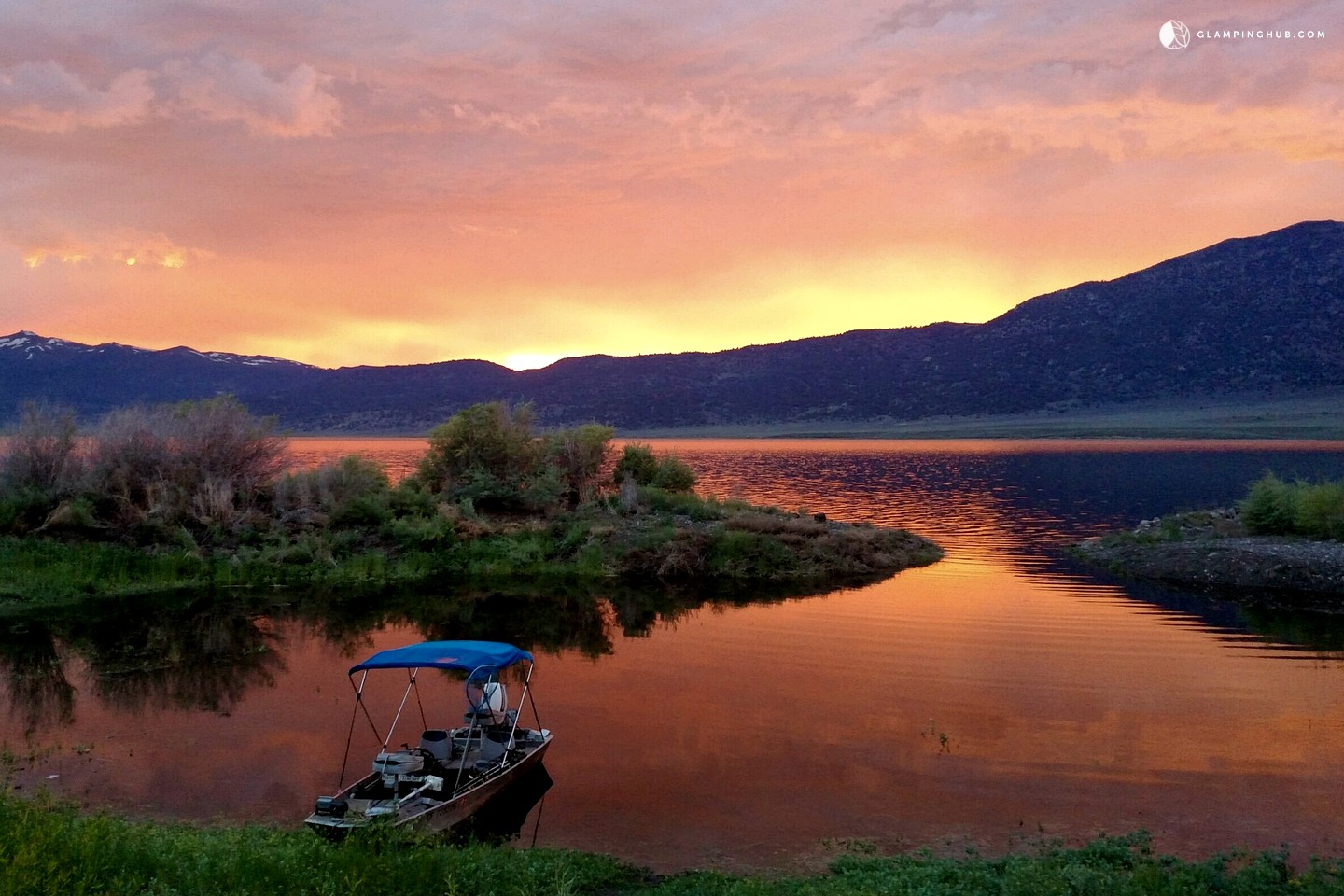 Luxury Trailer Rental near Bridgeport Reservoir, California