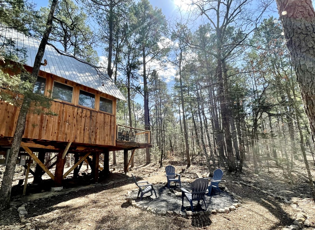 Rustic Tree House Nestled in the Heart of Ouachita National Forest, Arkansas