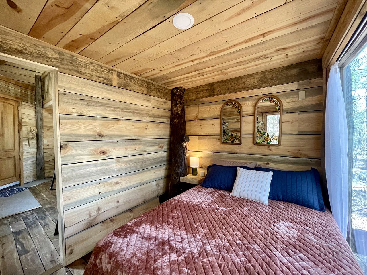 Rustic Tree House Nestled in the Heart of Ouachita National Forest, Arkansas