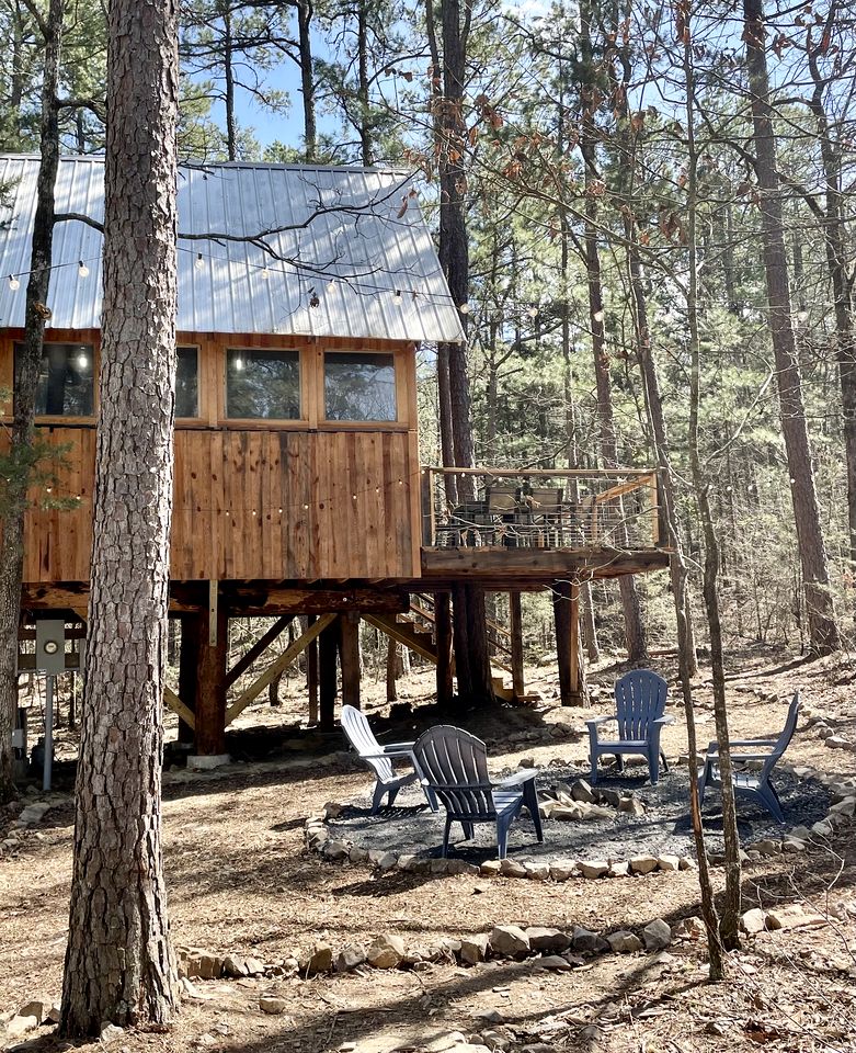 Rustic Tree House Nestled in the Heart of Ouachita National Forest, Arkansas