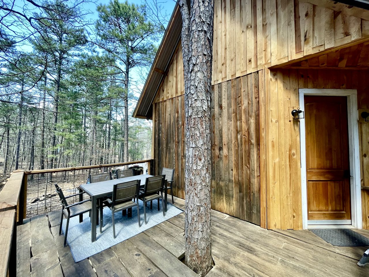 Rustic Tree House Nestled in the Heart of Ouachita National Forest, Arkansas