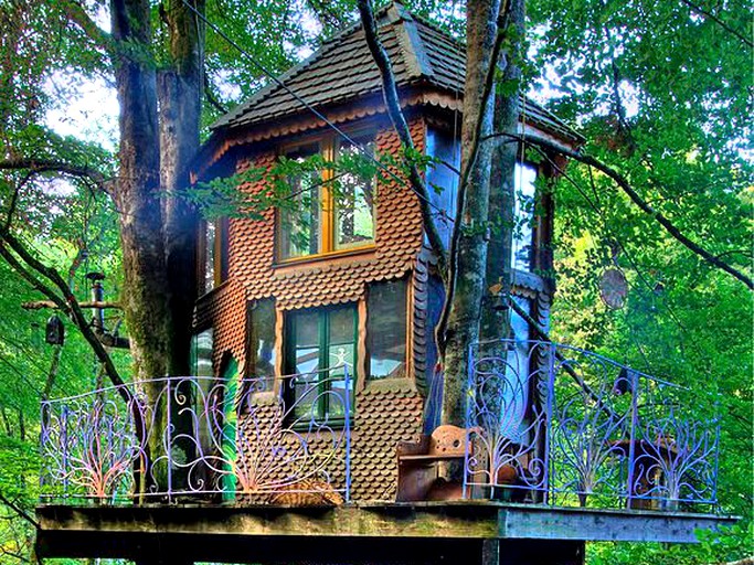 Tree Houses (Saint-Agnant-près-Crocq, Nouvelle-Aquitaine, France)