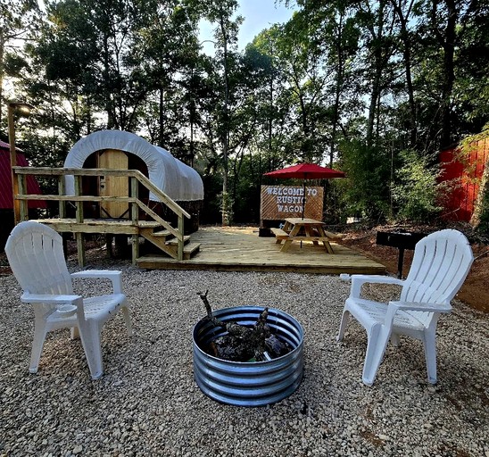 Barnhouse Bliss – Charming 1BR Country-Style Stay in Texas City