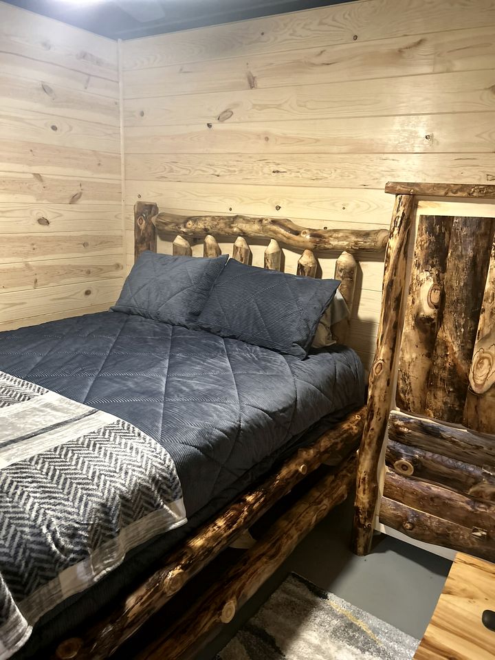 Rustic Wooden Cabin with Hot-tub in Campbellsville, Kentucky