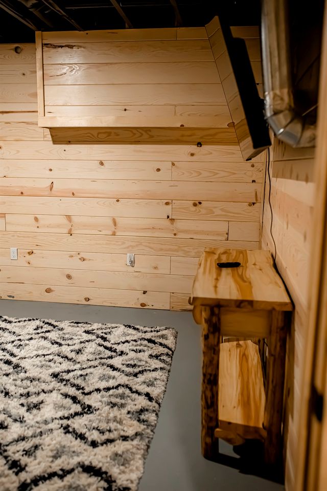 Rustic Wooden Cabin with Hot-tub in Campbellsville, Kentucky