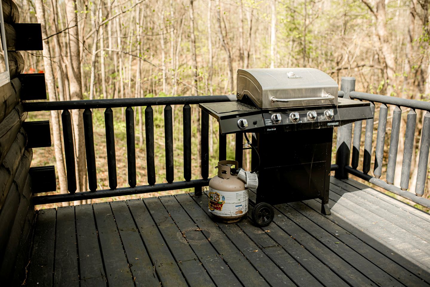 Rustic Wooden Cabin with Hot-tub in Campbellsville, Kentucky