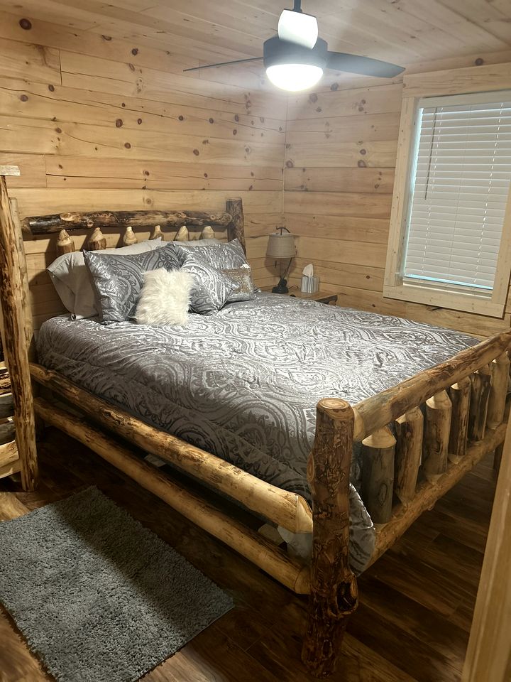 Rustic Wooden Cabin with Hot-tub in Campbellsville, Kentucky