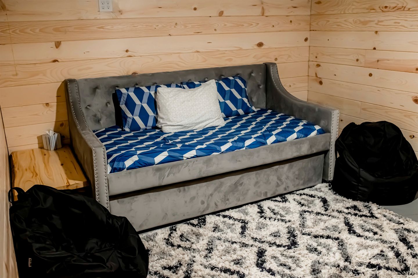 Rustic Wooden Cabin with Hot-tub in Campbellsville, Kentucky