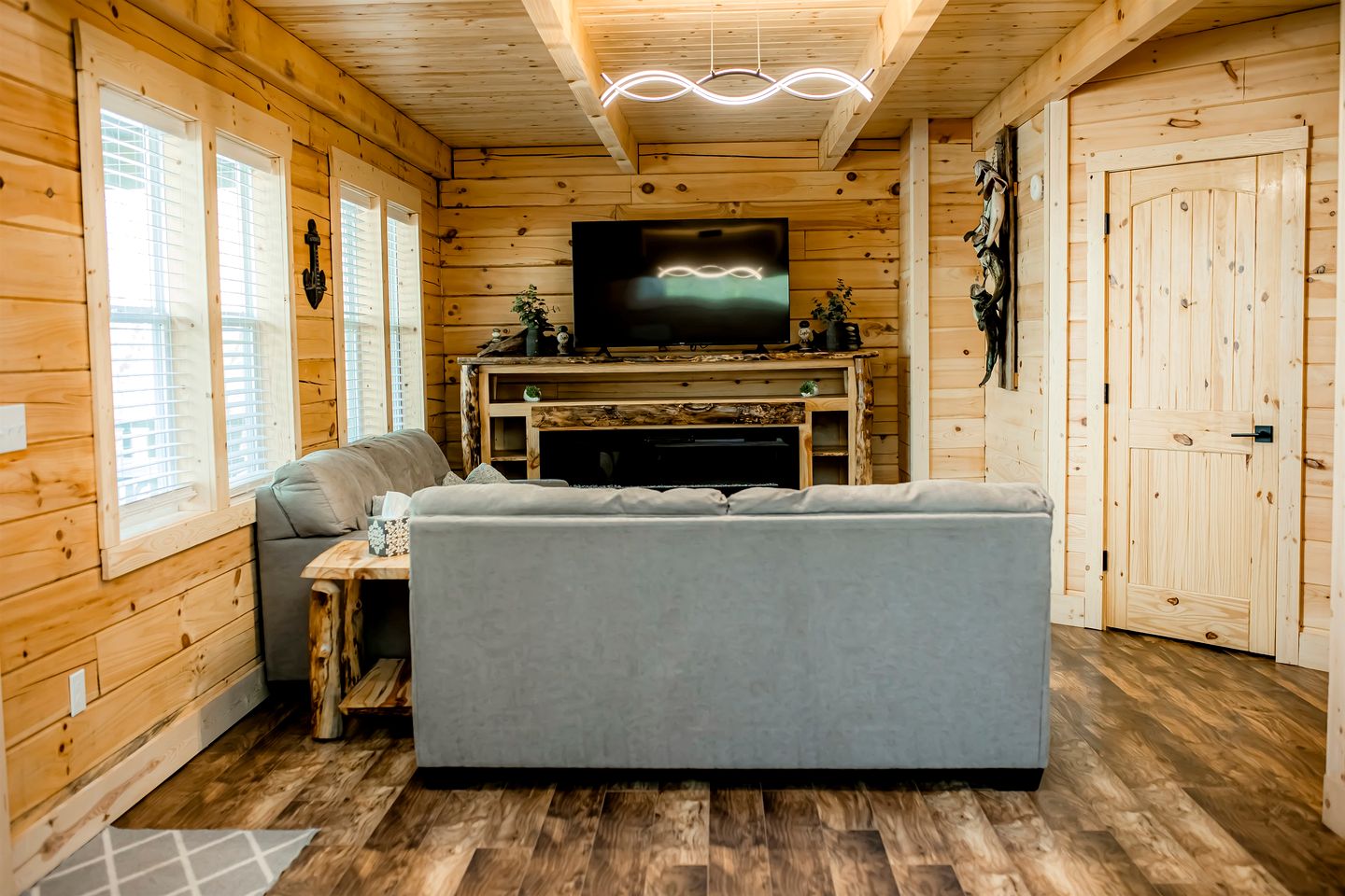 Rustic Wooden Cabin with Hot-tub in Campbellsville, Kentucky