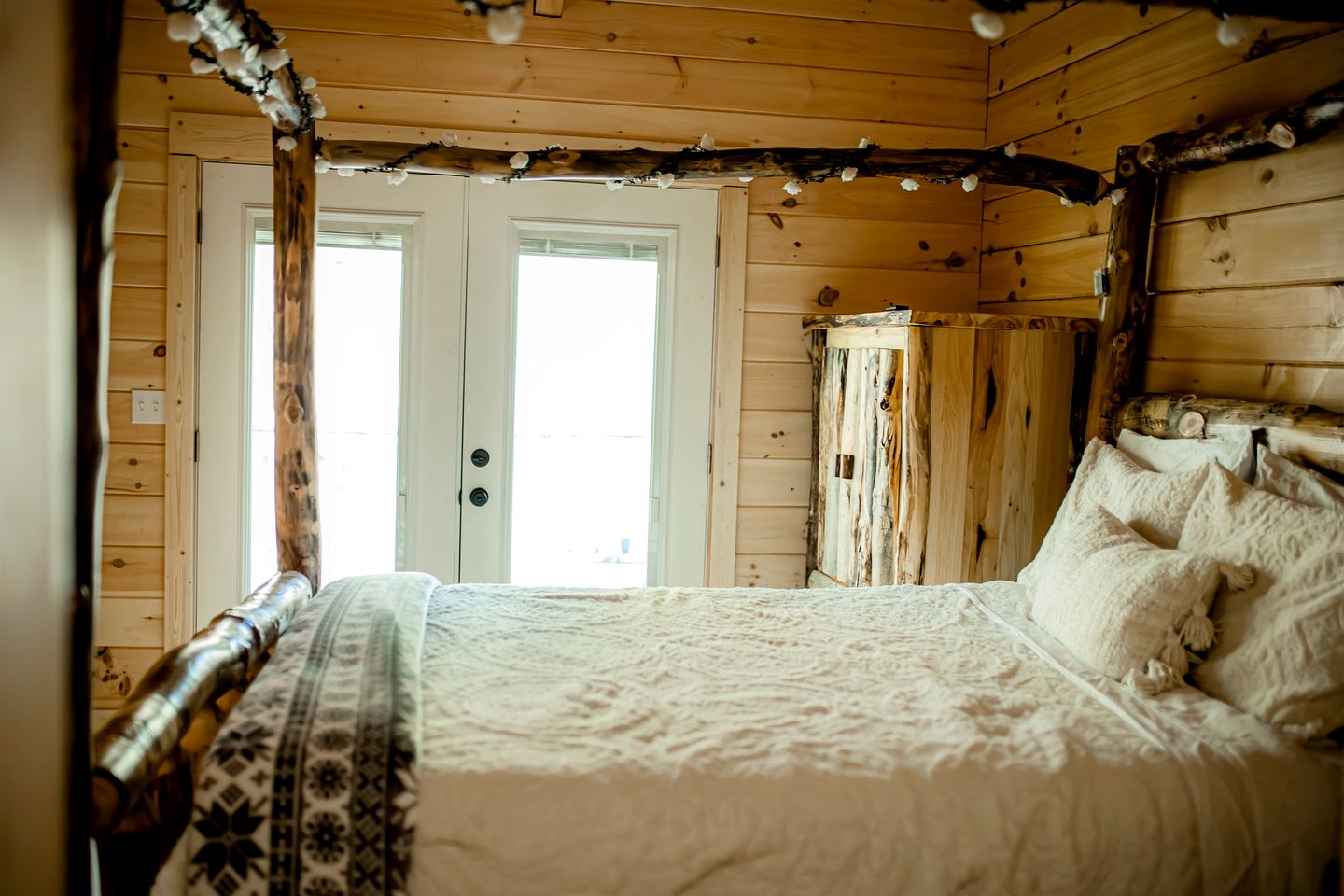 Rustic Wooden Cabin with Hot-tub in Campbellsville, Kentucky