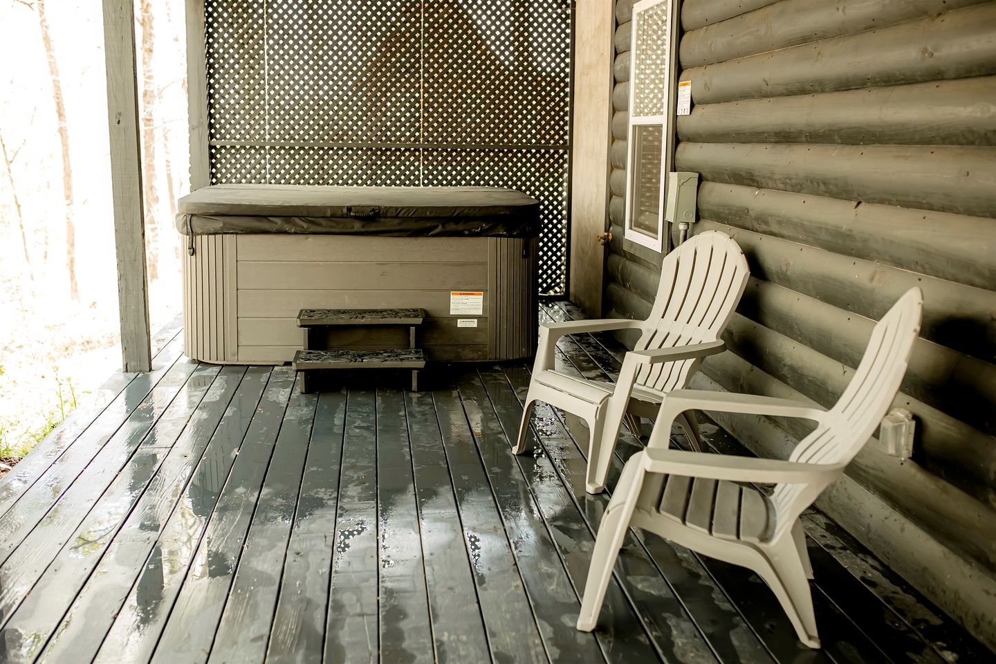 Rustic Wooden Cabin with Hot-tub in Campbellsville, Kentucky