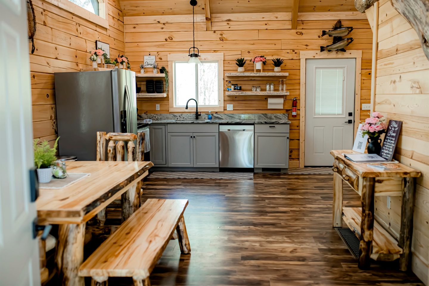 Rustic Wooden Cabin with Hot-tub in Campbellsville, Kentucky