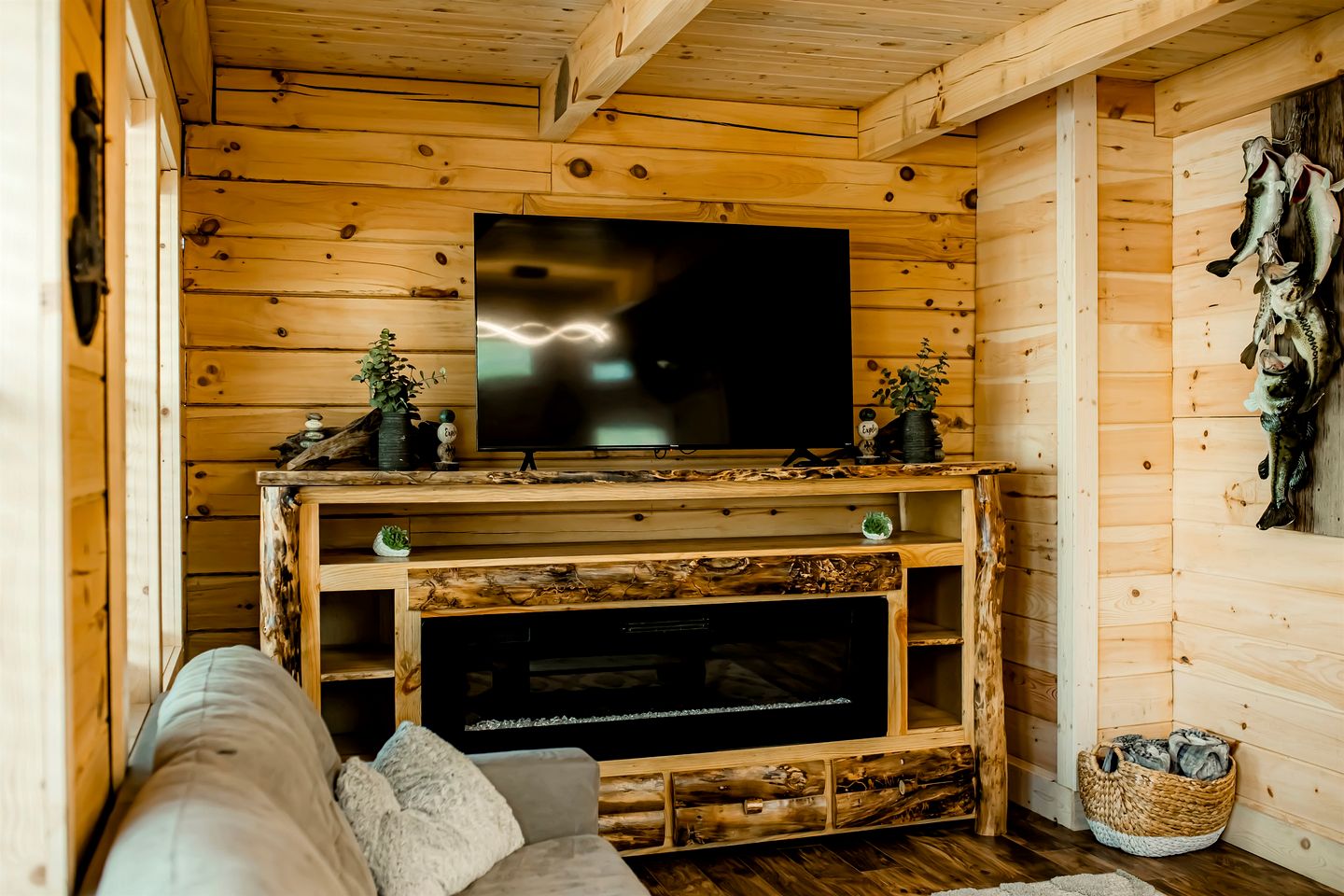 Rustic Wooden Cabin with Hot-tub in Campbellsville, Kentucky
