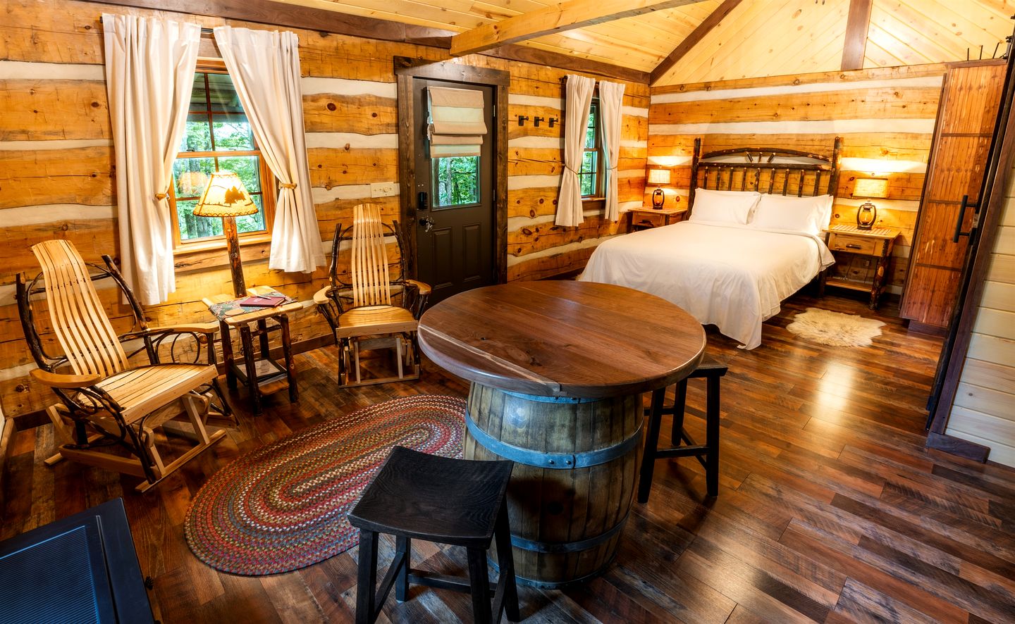 Rustic Wooden Cabin with Hot-tub in Riverton, West Virginia