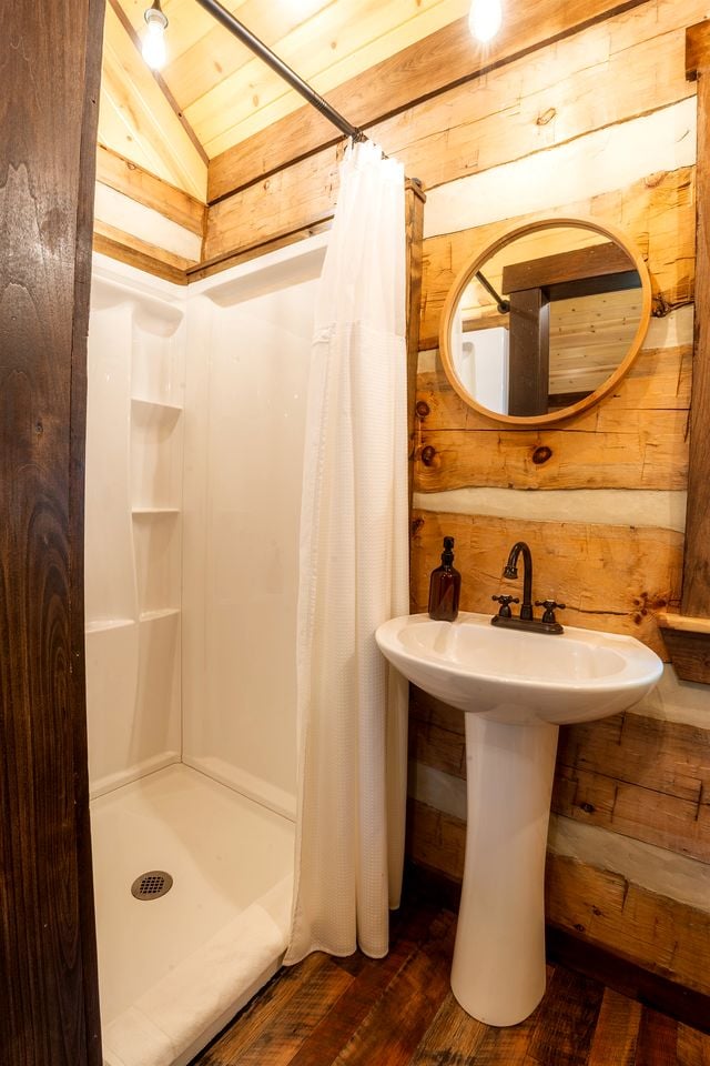 Rustic Wooden Cabin with Hot-tub in Riverton, West Virginia