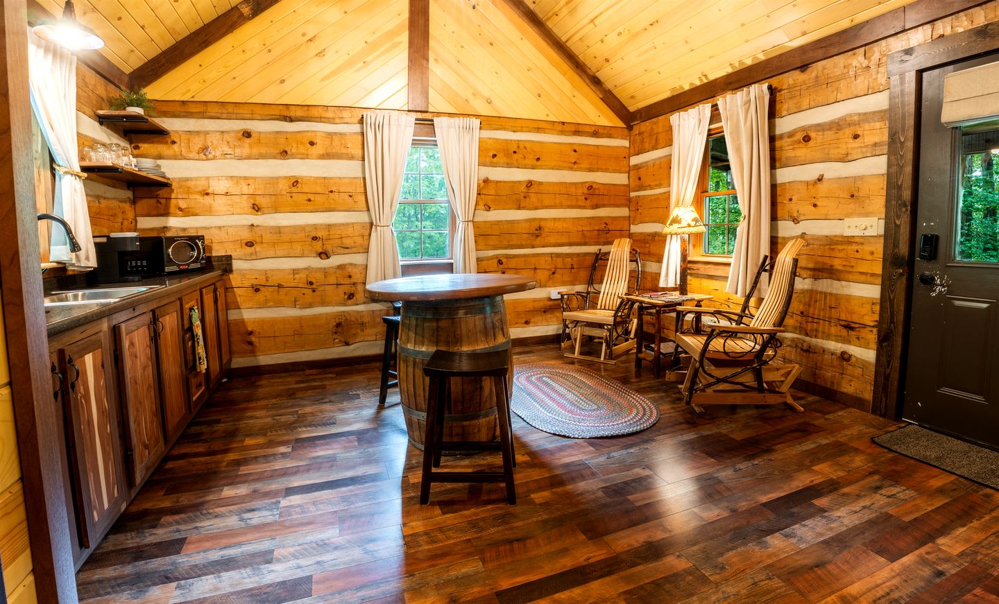 Rustic Wooden Cabin with Hot-tub in Riverton, West Virginia