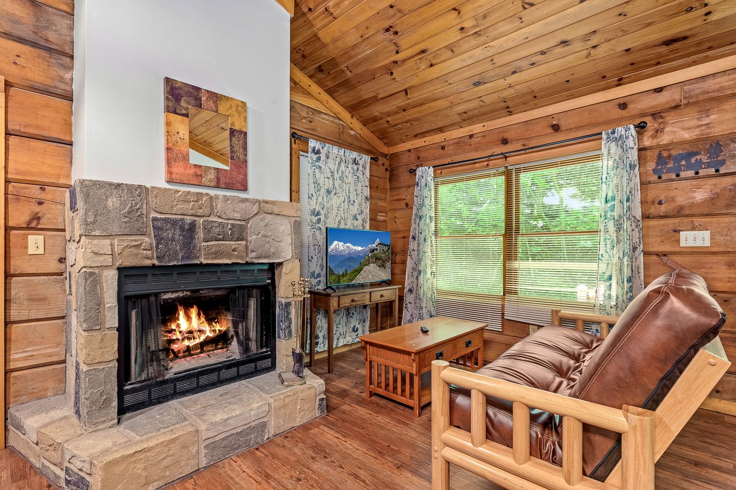 Rustic Wooden Cabin with Hot-tub in Sevierville, Tennessee