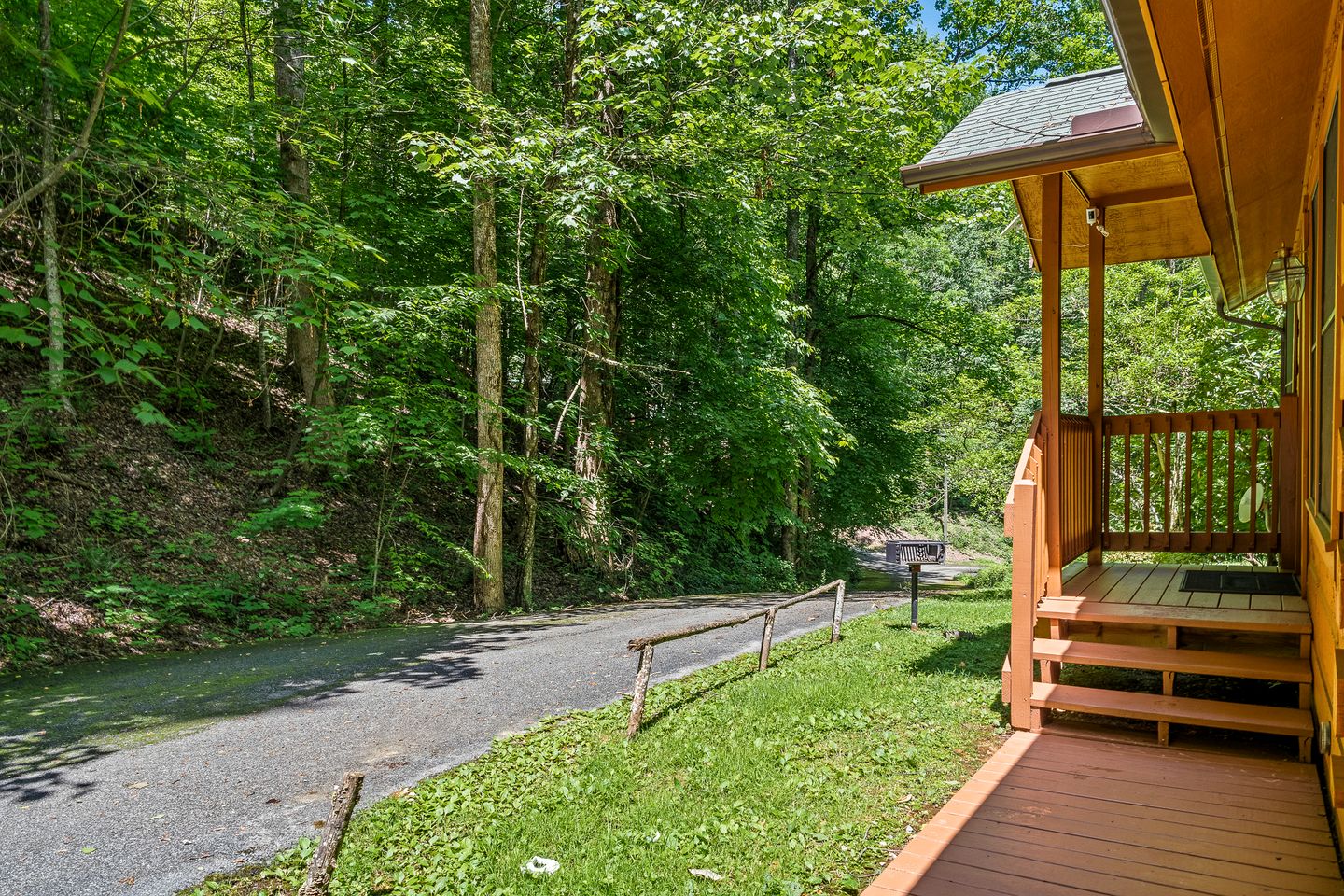 Rustic Wooden Cabin with Hot-tub in Sevierville, Tennessee
