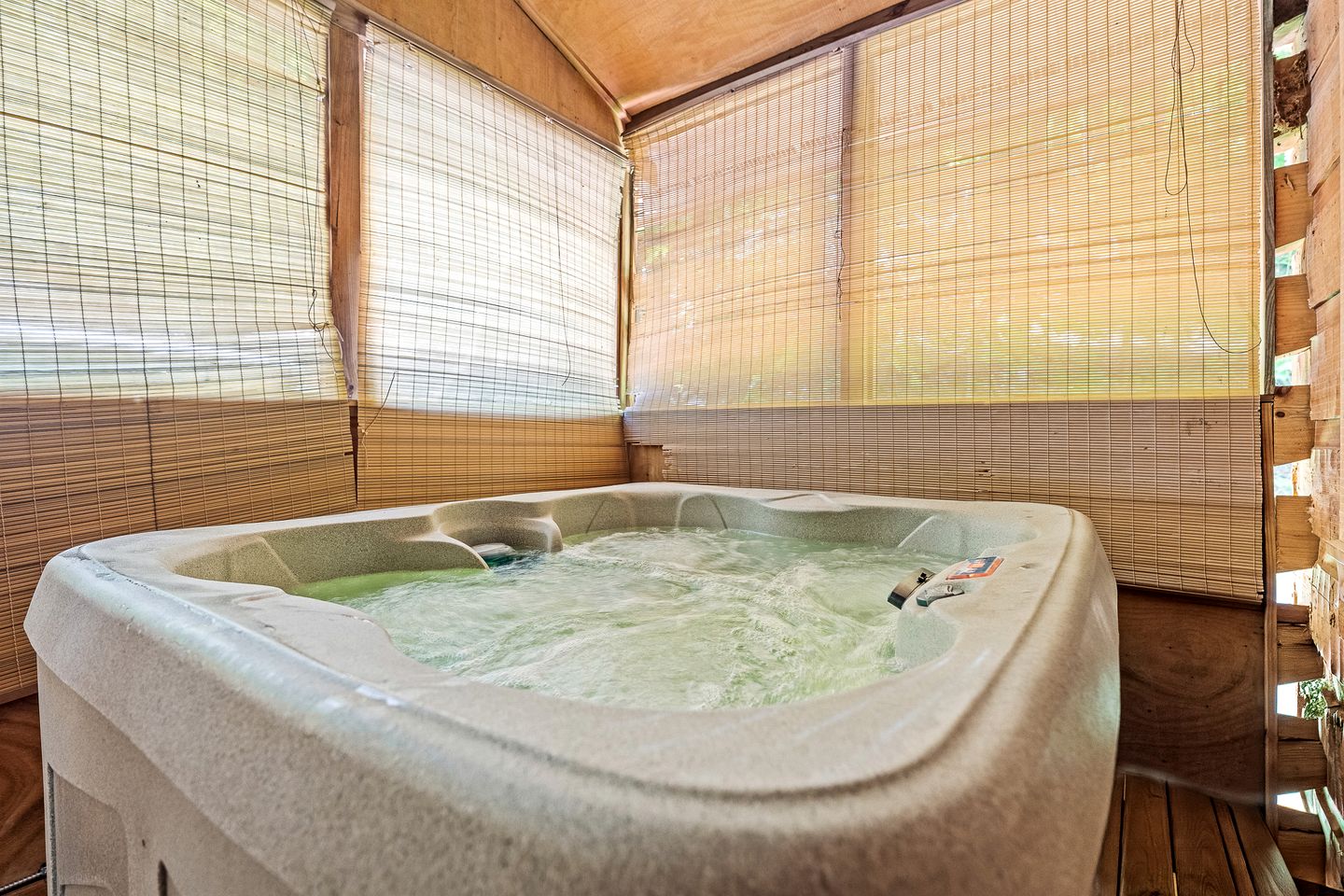 Rustic Wooden Cabin with Hot-tub in Sevierville, Tennessee