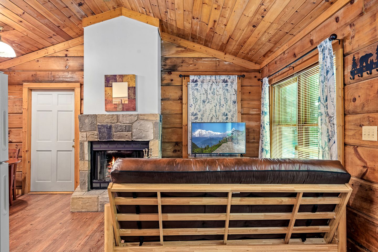 Rustic Wooden Cabin with Hot-tub in Sevierville, Tennessee