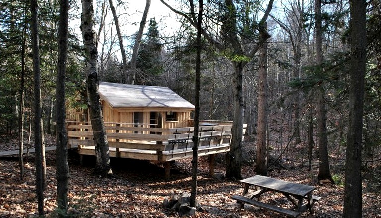 Cabins (Saint-Sauveur, Quebec, Canada)